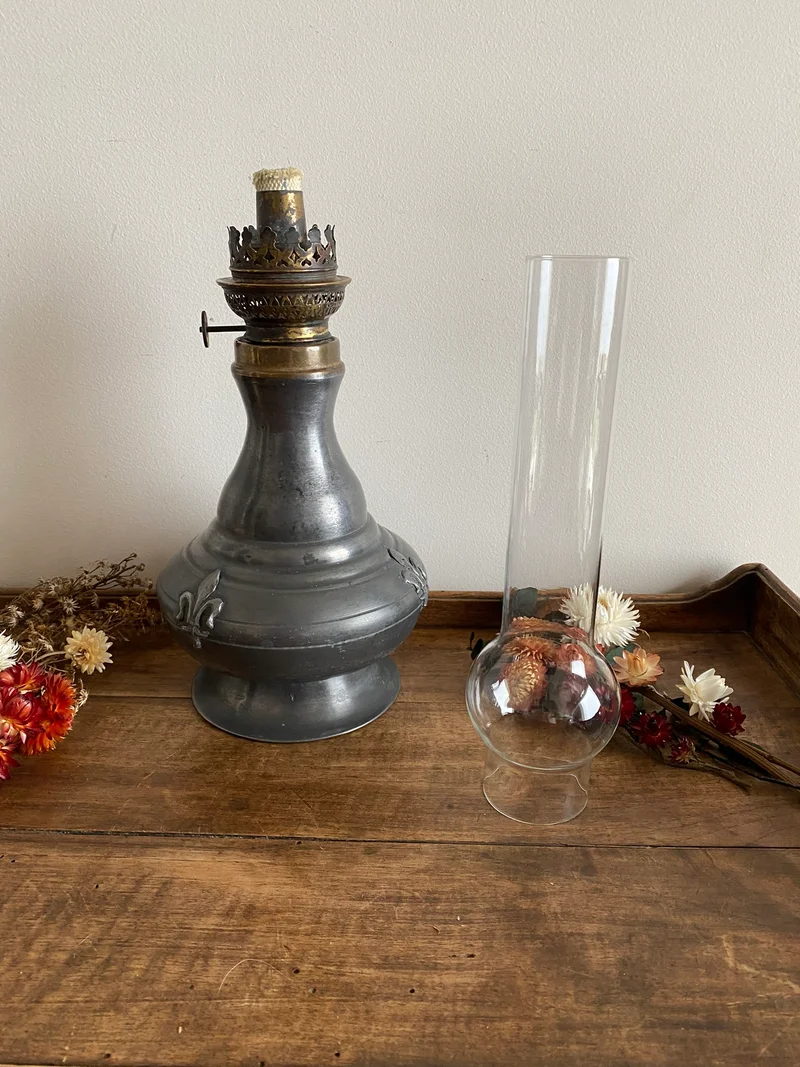 Lampe a petrole en etain