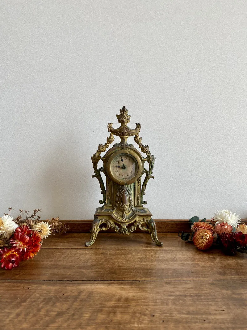 Horloge en régule et laiton XIX ème