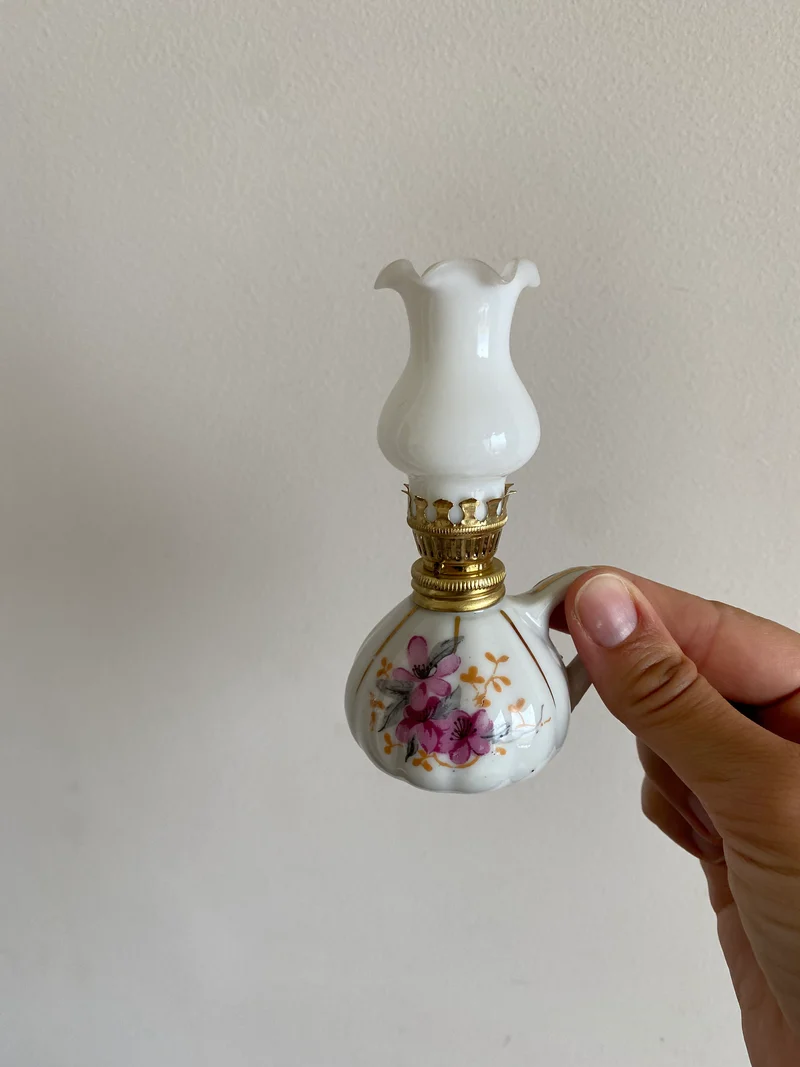 Lampes à pétrole en porcelaine blanche