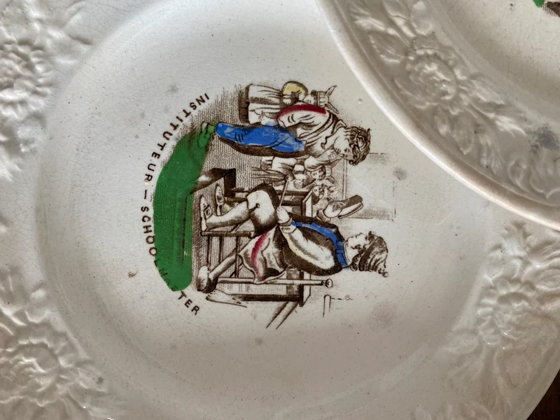 Assiettes à dessert scène de villageois XVIII ecrit francais / anglais