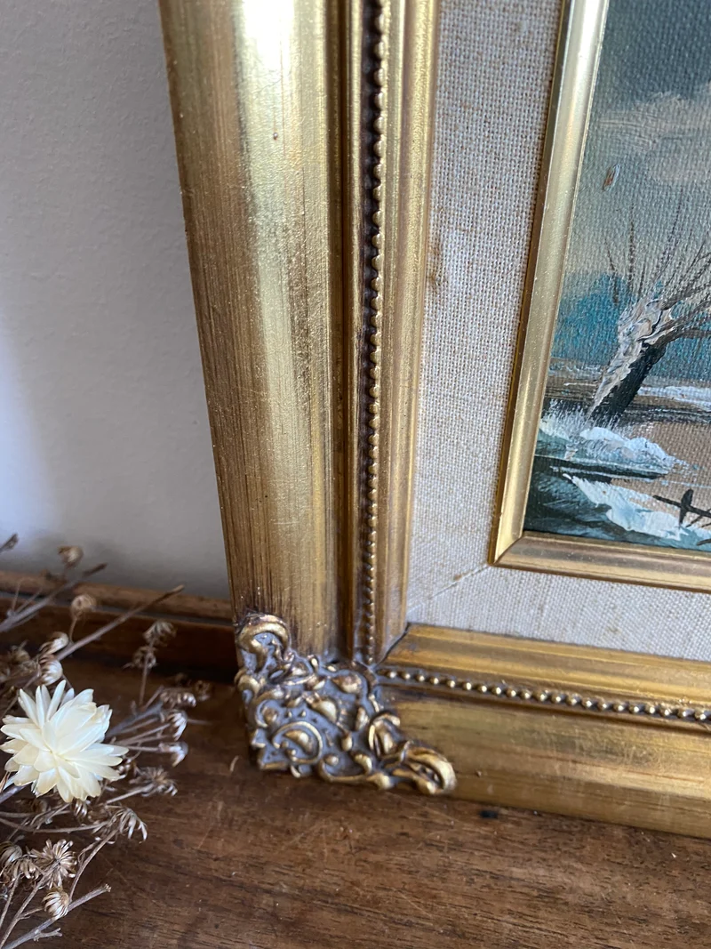 Peinture au cadre doré