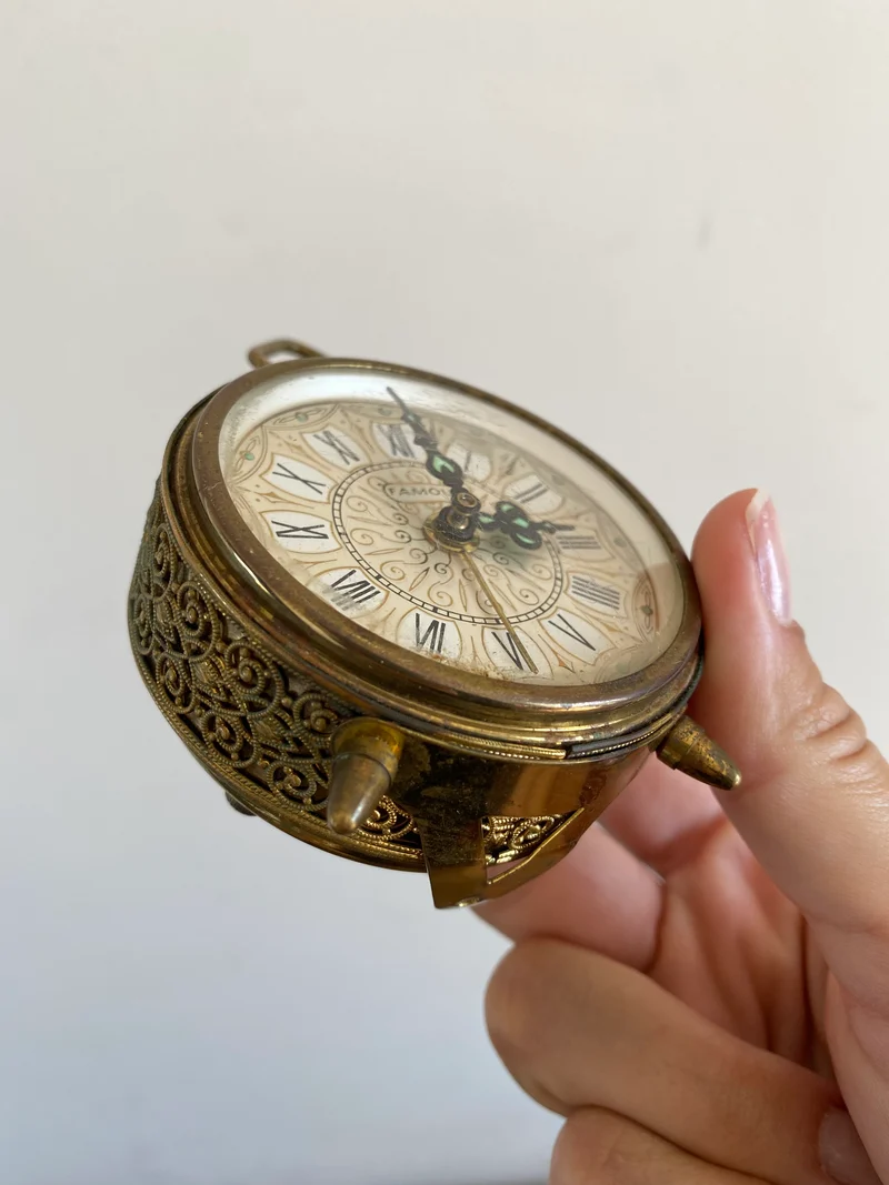 Réveil matin en dentelle de laiton doré