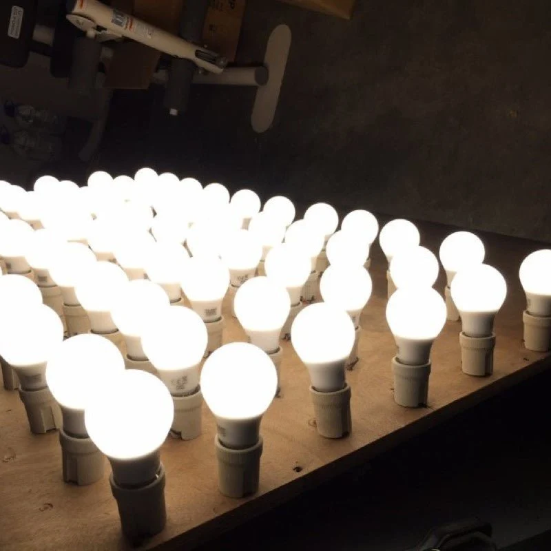 Ampoule LED E27 18W 220V A70