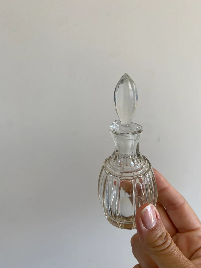 Duo de flacons en verre travaillé