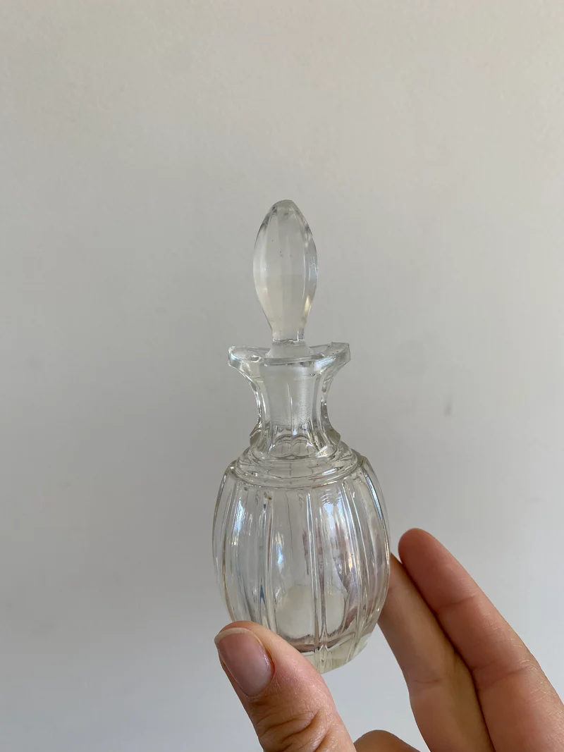 Duo de flacons en verre travaillé