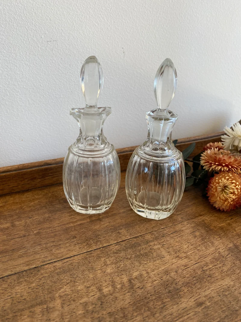 Duo de flacons en verre travaillé