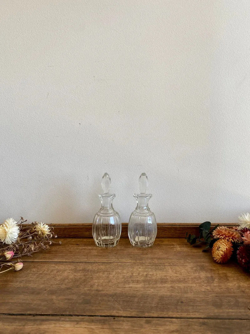 Duo de flacons en verre travaillé