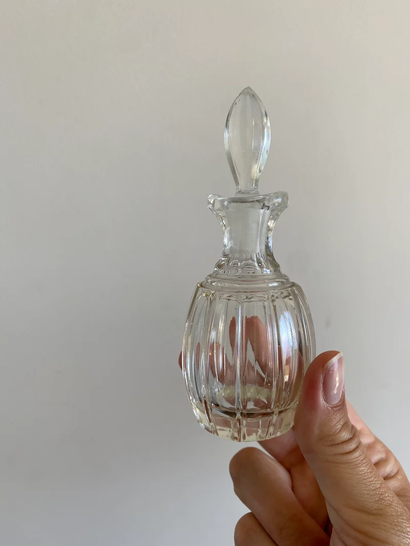 Duo de flacons en verre travaillé