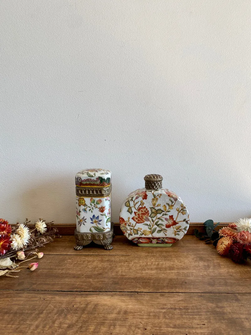 Flacon et pot en porcelaine craquelée Wong Lee 1895
