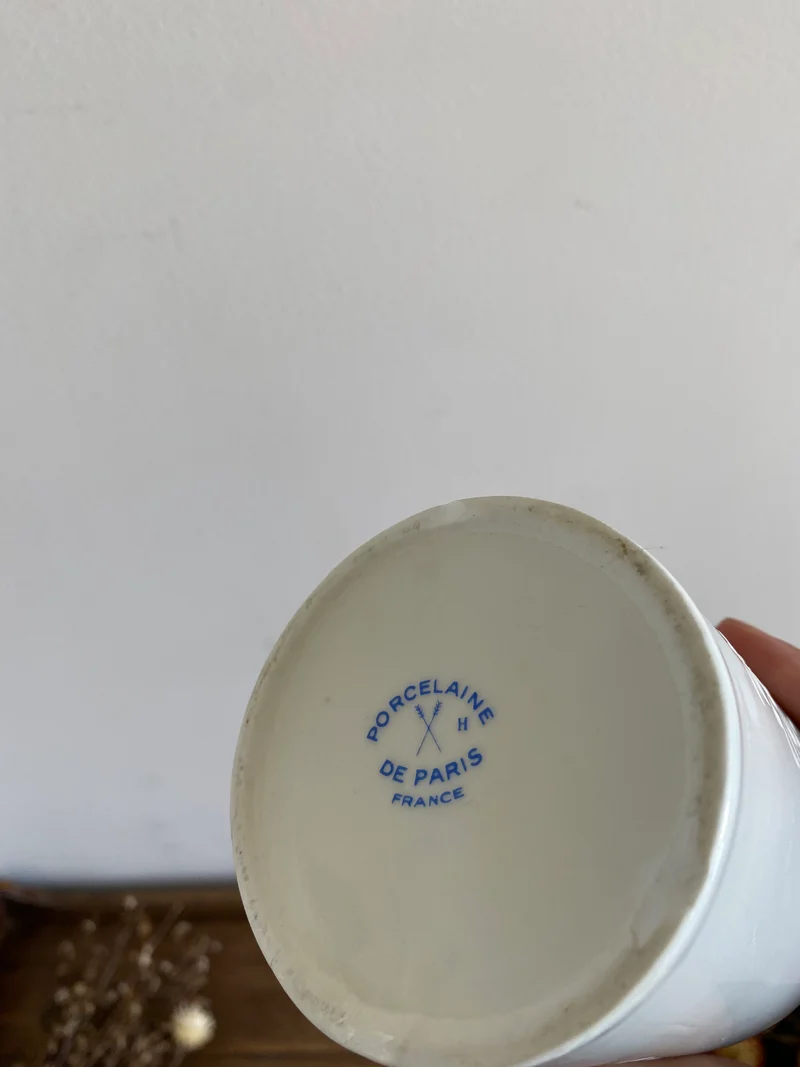 Flacons en porcelaine blanche