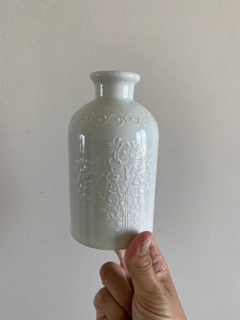 Flacons en porcelaine blanche