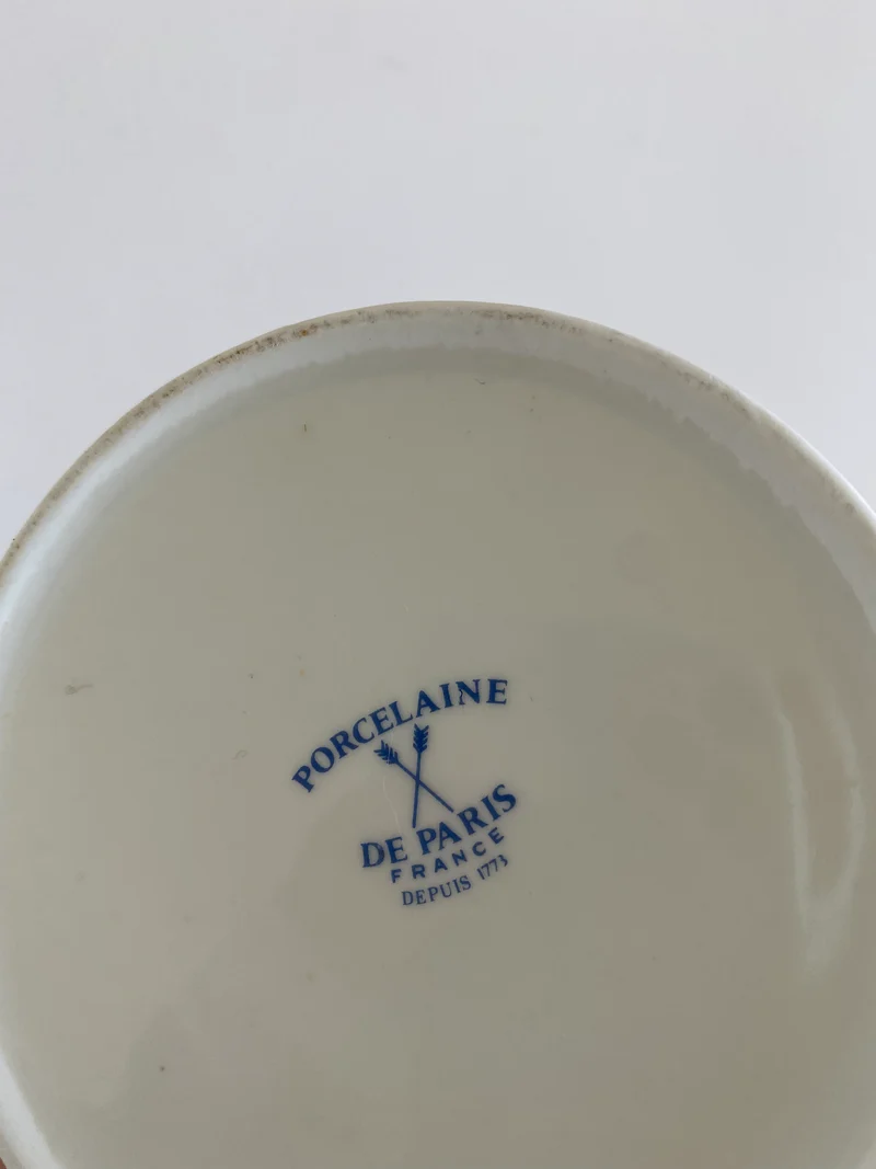 Flacons en porcelaine blanche