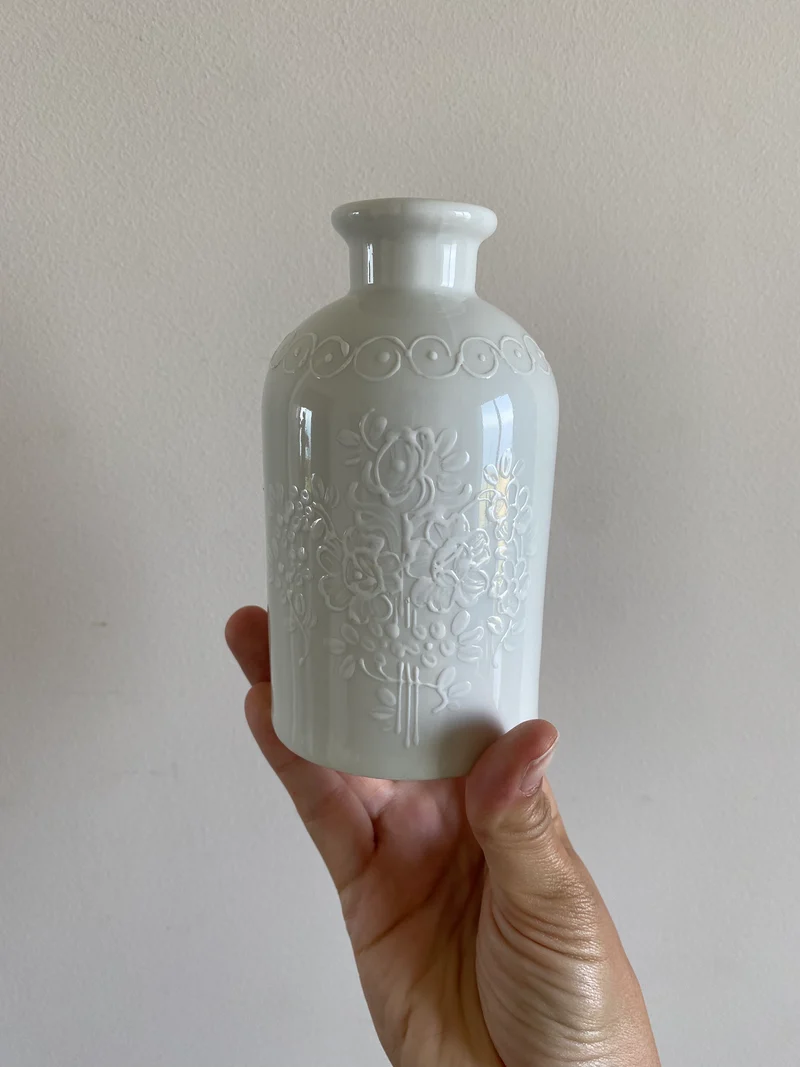 Flacons en porcelaine blanche