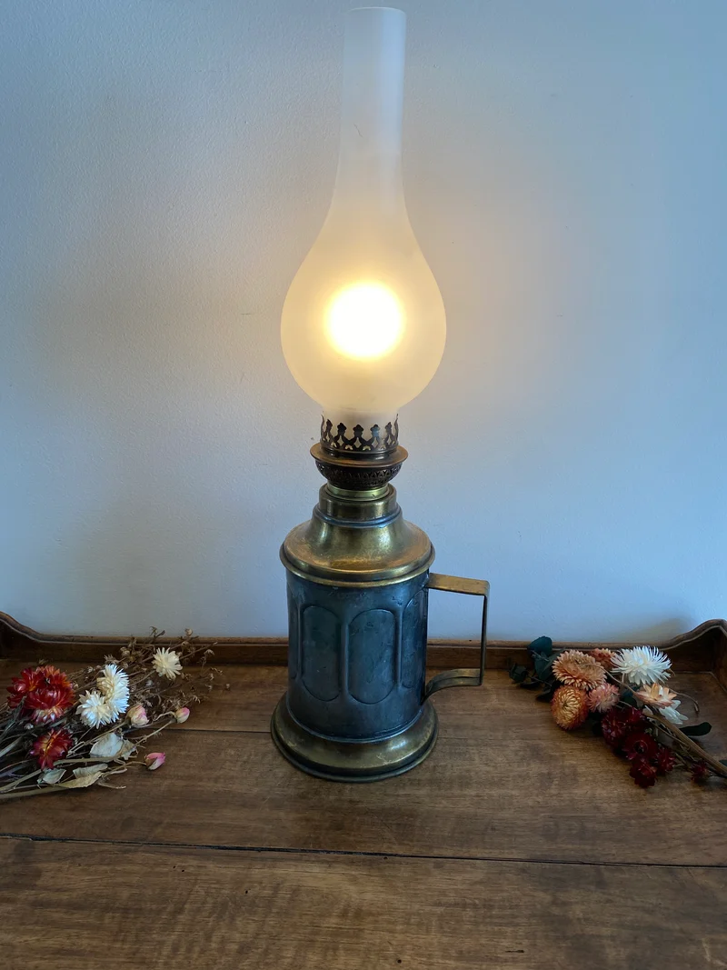 Lampe à huile transformée en électrique