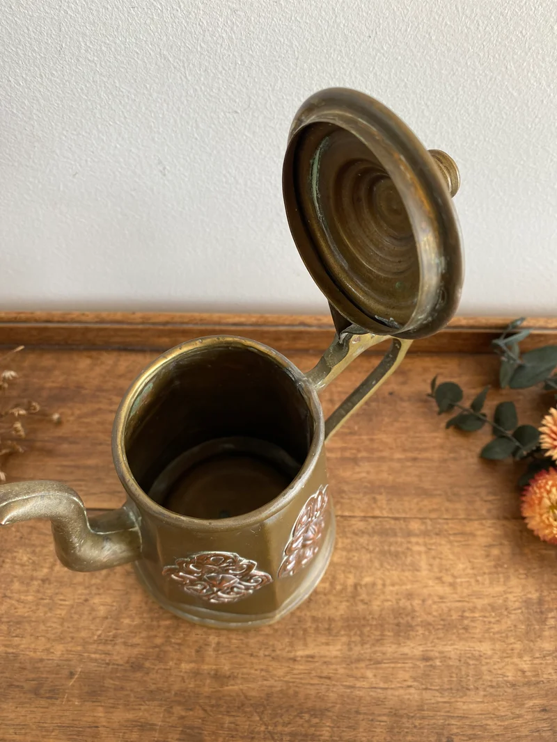 Cafetière ancienne en laiton