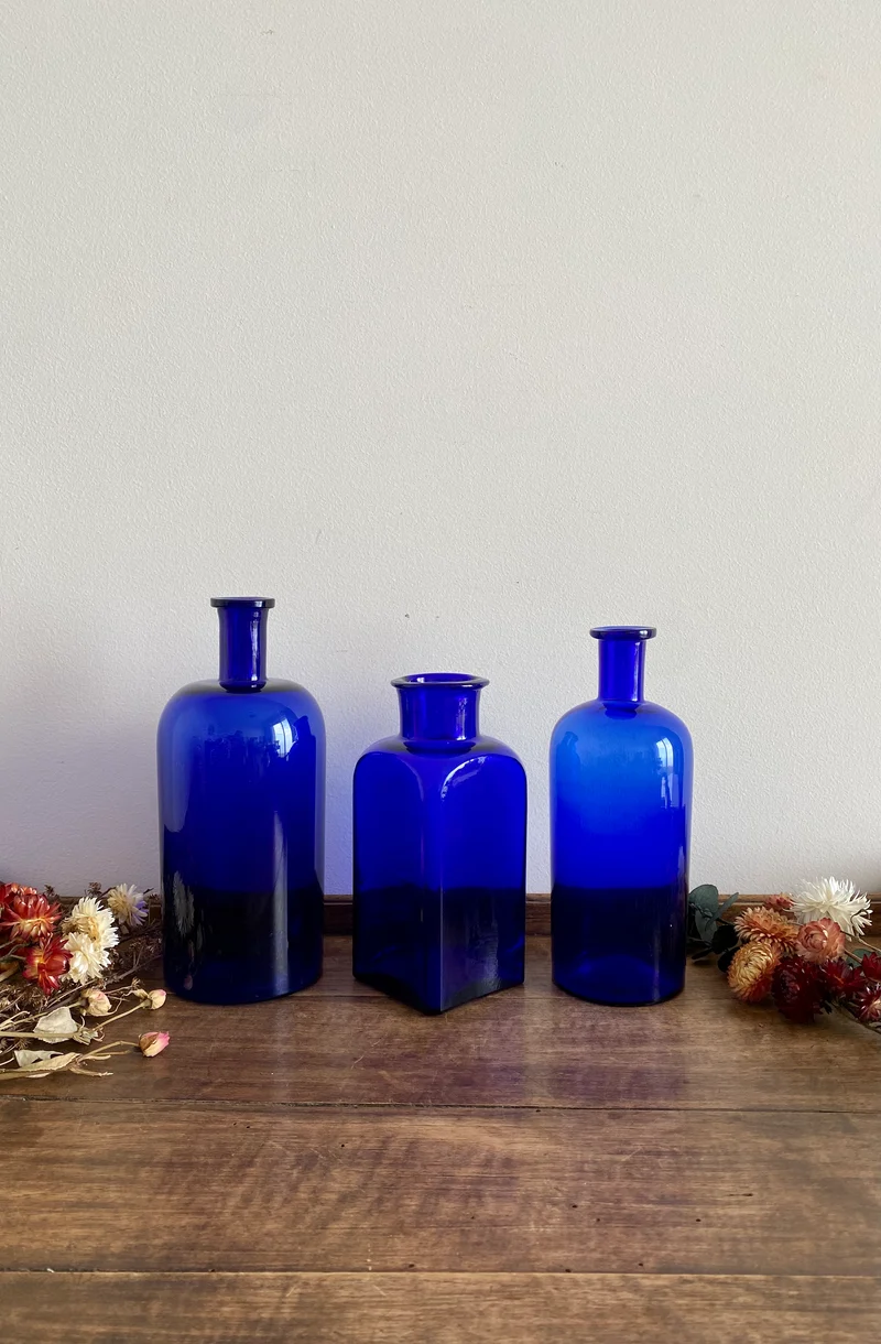 Flacons de salle de bain bleu roi