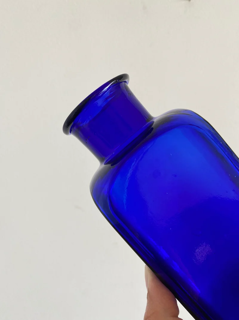 Flacons de salle de bain bleu roi