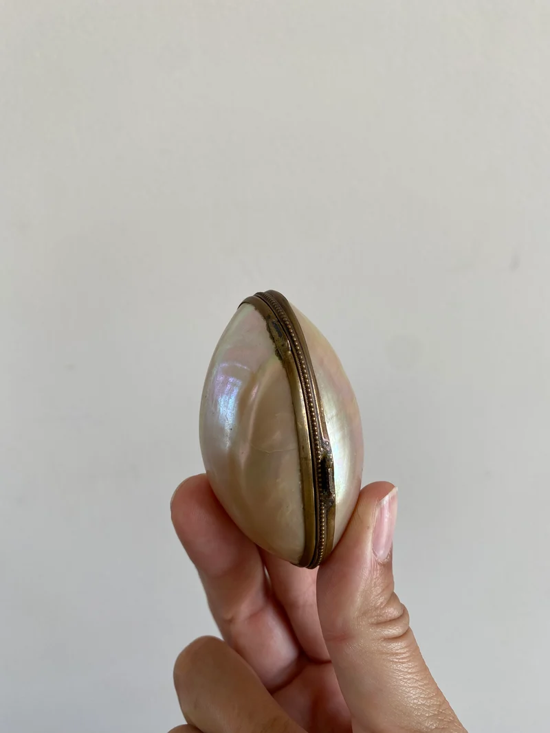 Pilulier ancien nacré et laiton