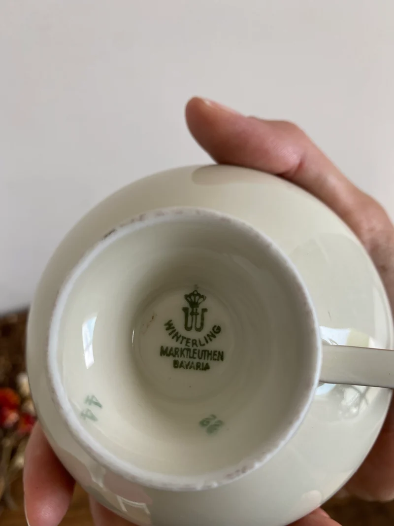 Tasses de vitrine avec soucoupes Bavaria