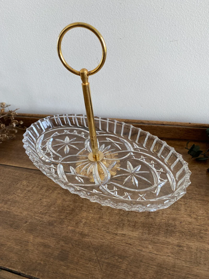 Ramequin en verre taillé et anse dorée