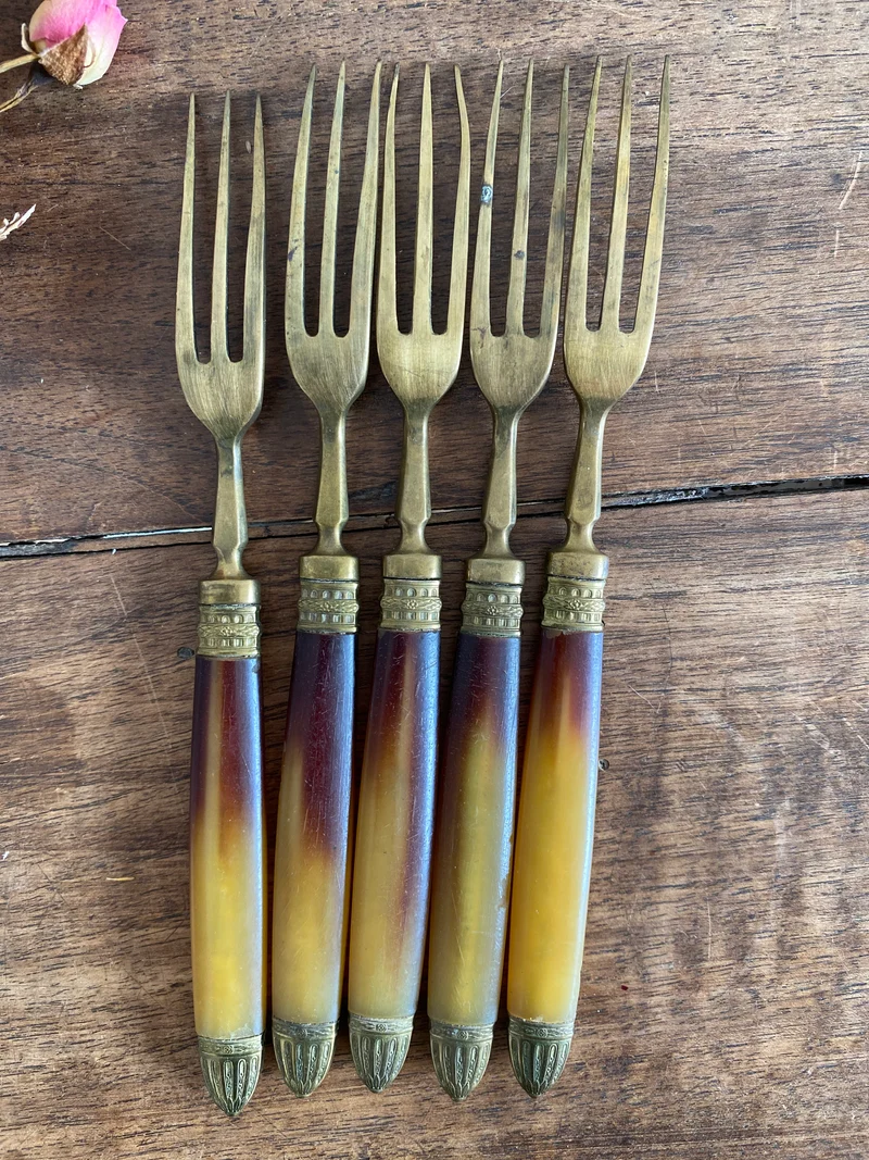 Fourchettes à dessert en laiton vintage