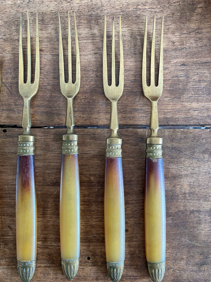 Fourchettes à dessert en laiton vintage