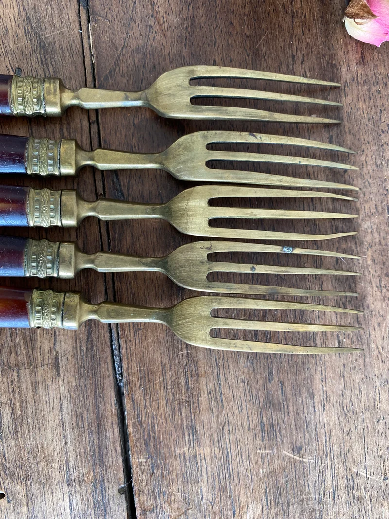 Fourchettes à dessert en laiton vintage