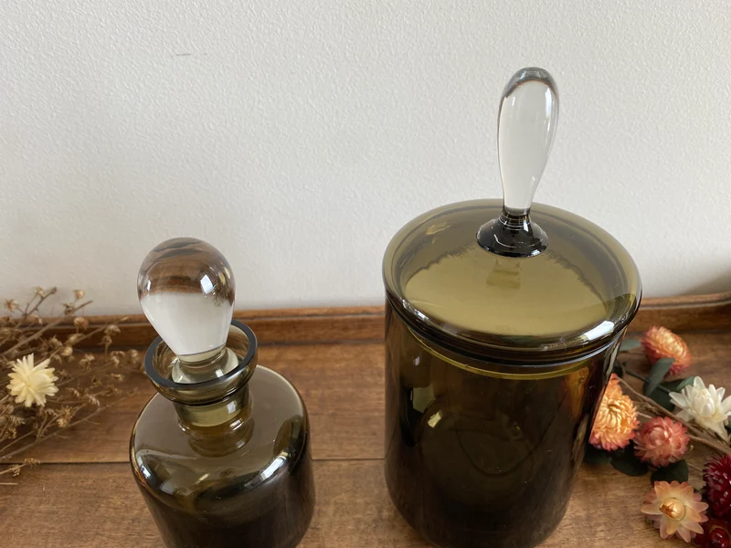 Flacons en verre fumé noir rétro