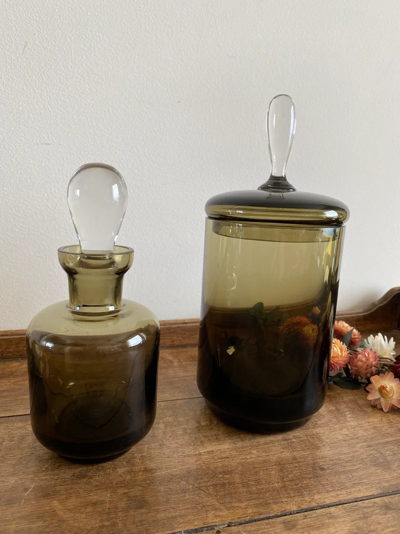 Flacons en verre fumé noir rétro