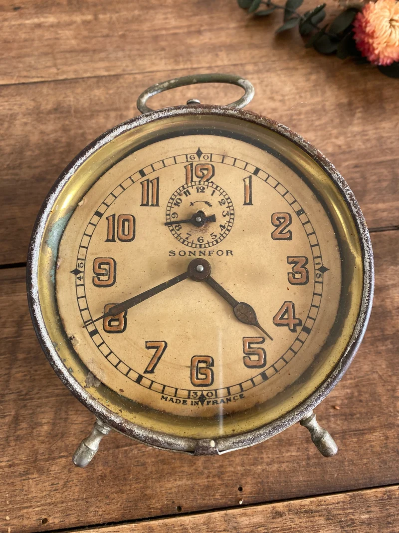Réveil matin en métal vintage