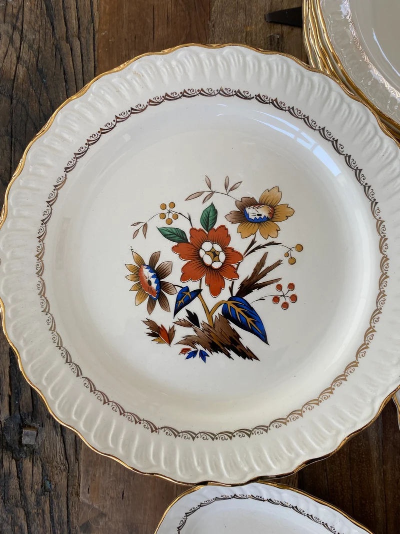 Service complet en porcelaine motifs fleurs 979