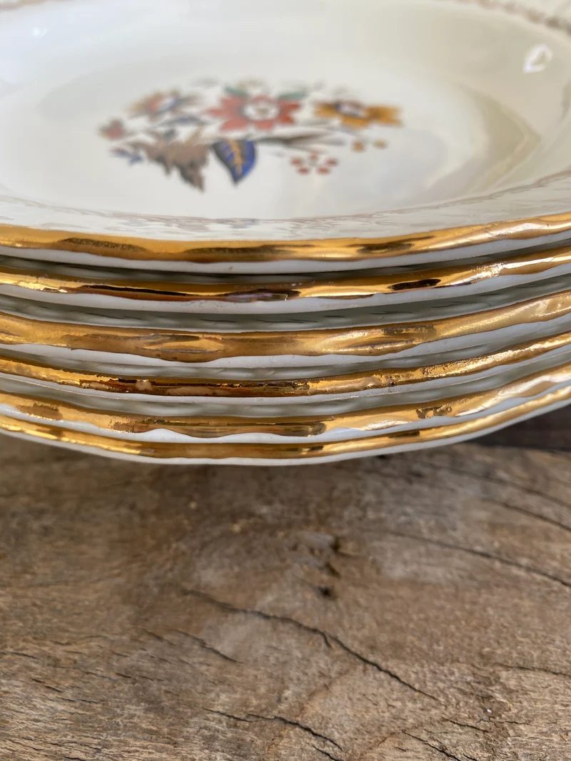 Service complet en porcelaine motifs fleurs 979