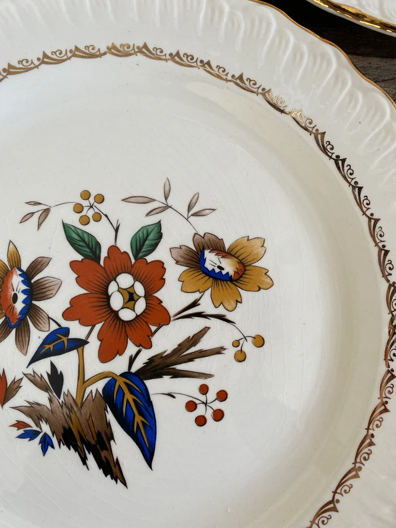Service complet en porcelaine motifs fleurs 979