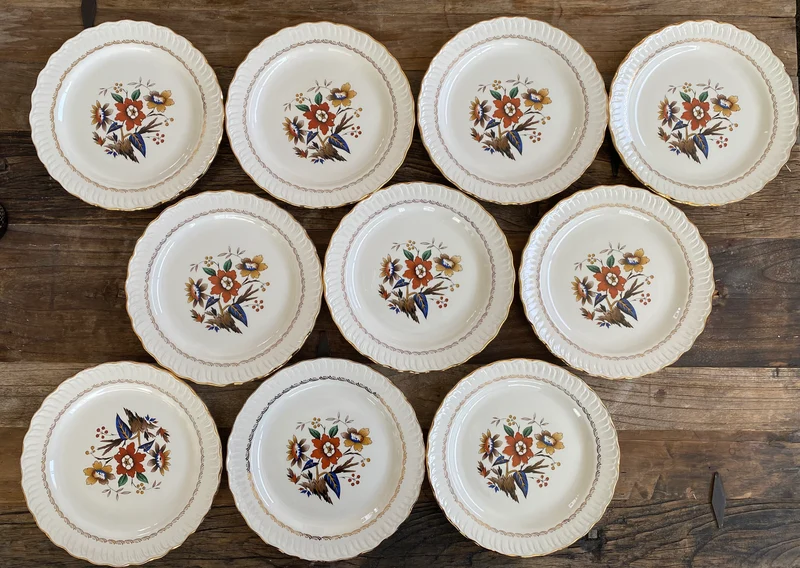 Service complet en porcelaine motifs fleurs 979