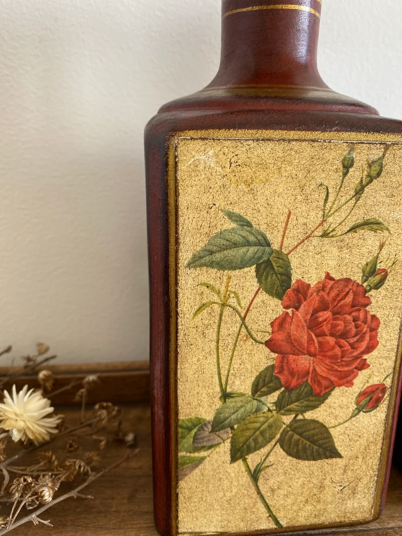 Bouteilles en porcelaine décoratives