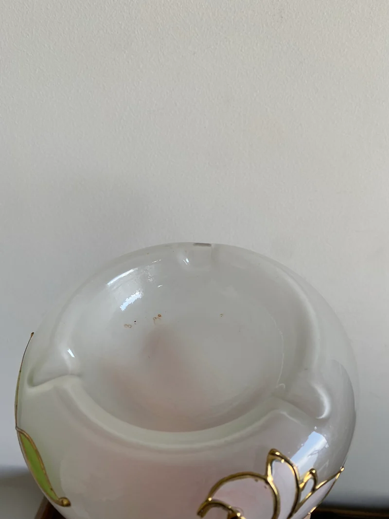 Cendrier surélevé en verre fumé blanc