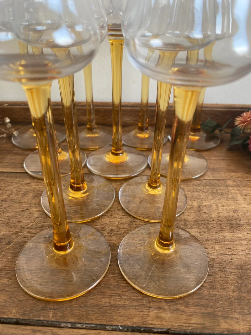 Verres à liqueur sur pieds hauts ocre