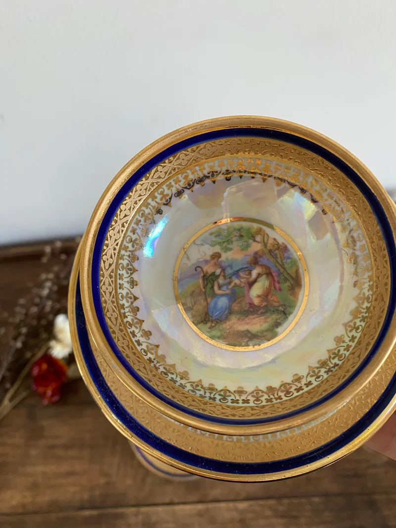 Tasses et soucoupes de vitirine JL Menau