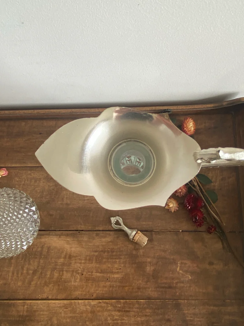 Carafes en verre travaillé avec becs argentés