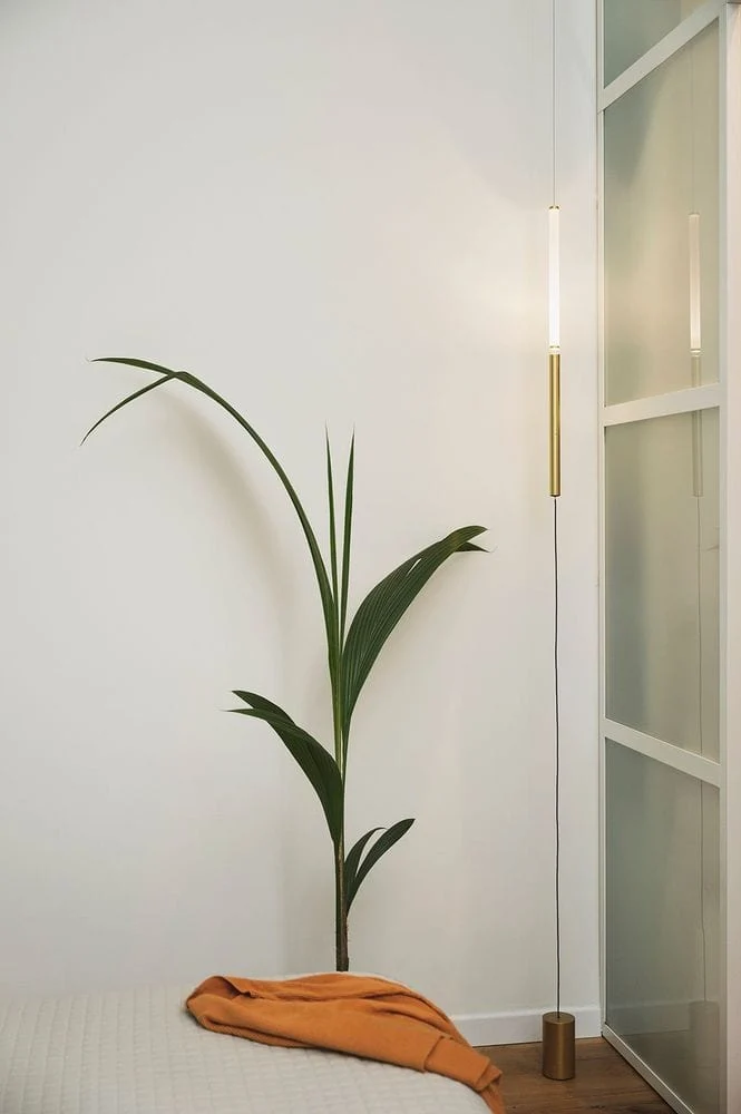Lampadaire droit doré LED salon