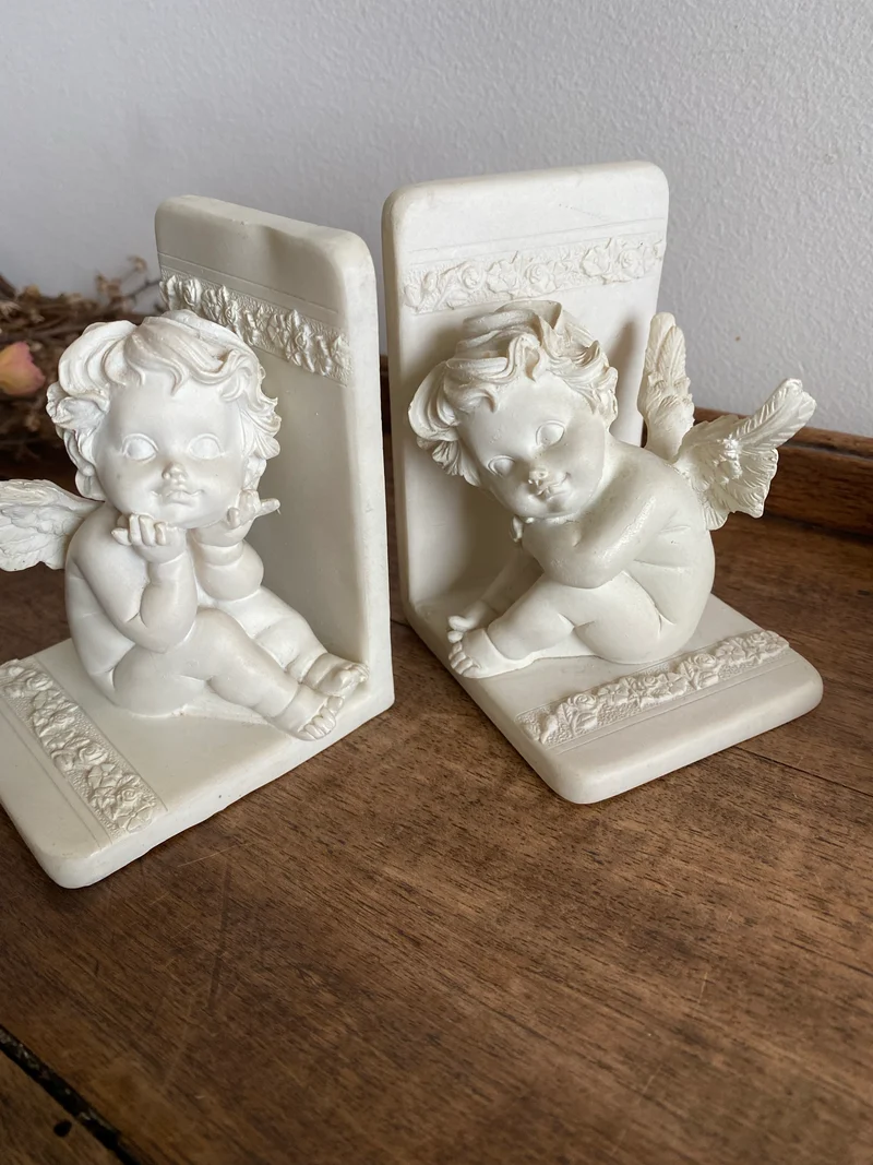 Serres livres petits anges blanc cassé