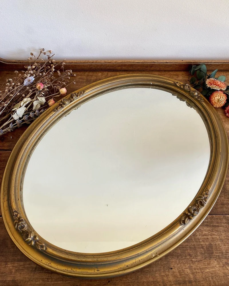 Miroir forme ovale avec ornements petites roses