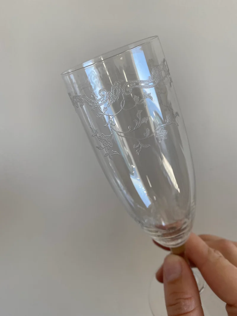 Flûtes à champagne en cristal finement ciselées