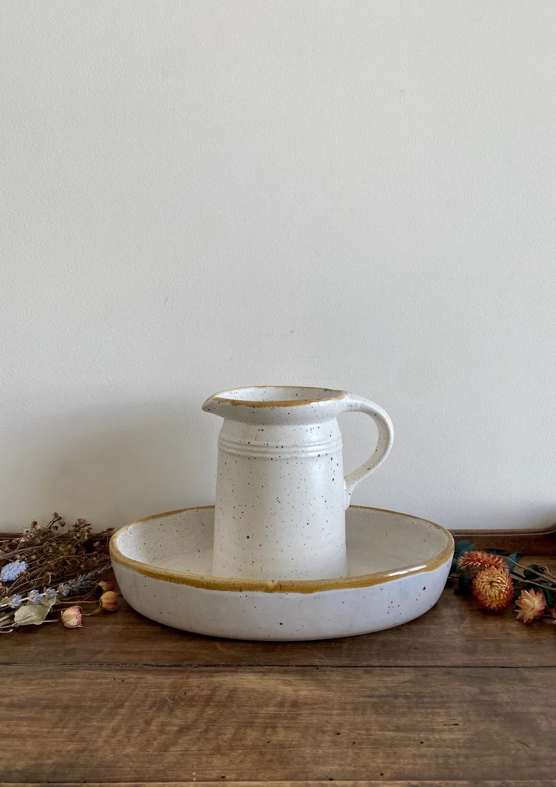 Ensemble en grès émaillé crème moucheté