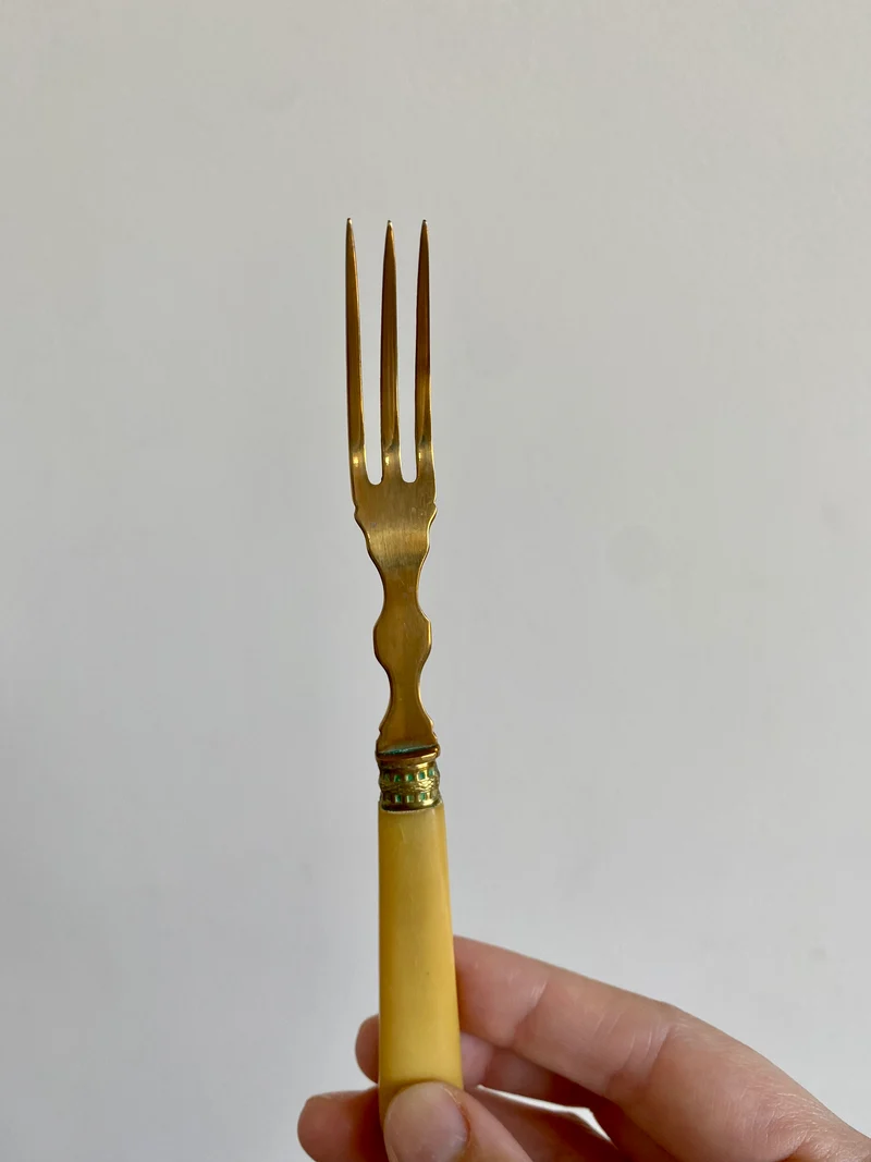 Couverts vintage jaune et or