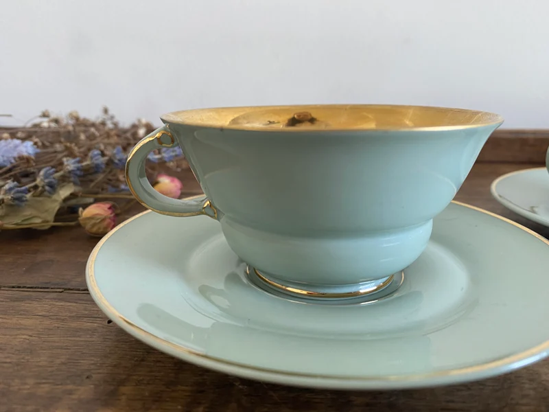 Tasses et soucoupes Pirkenhammer Czechoslovakia vert clair et or