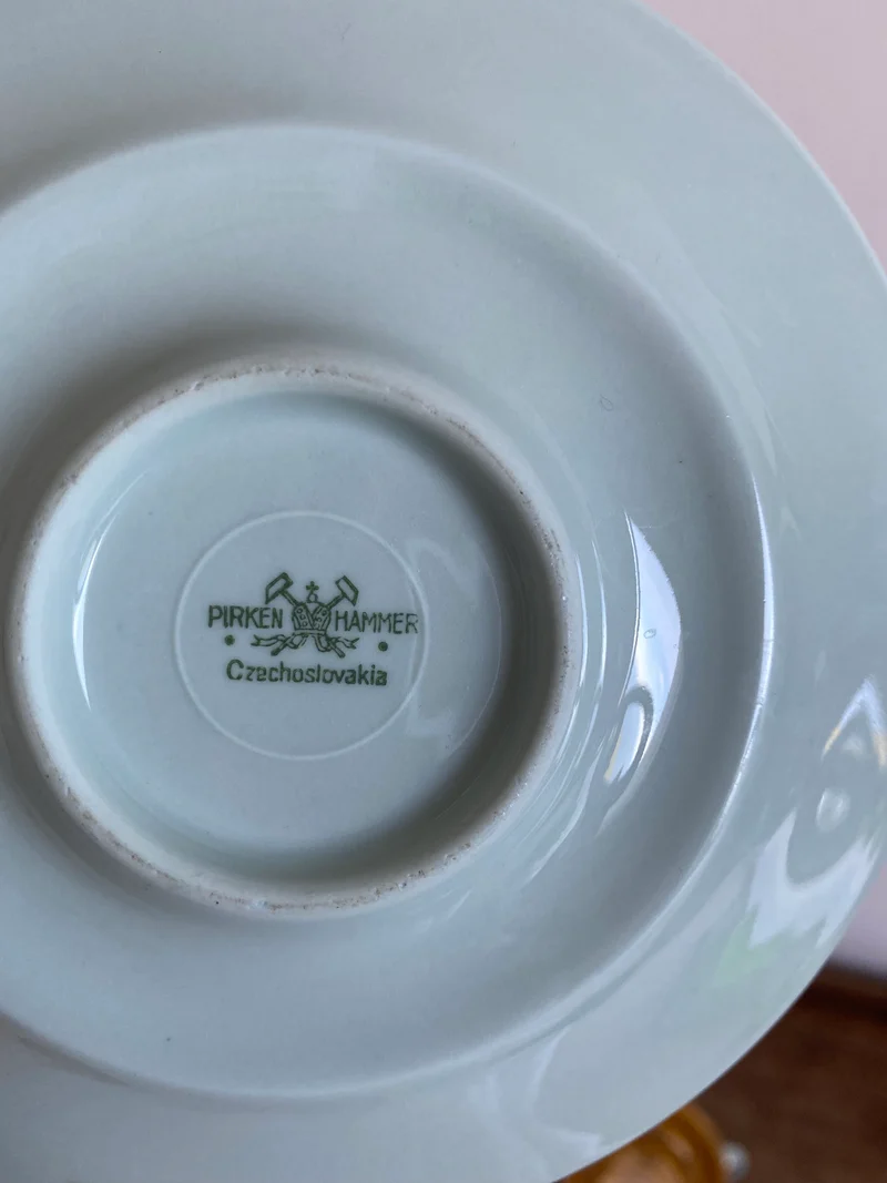 Tasses et soucoupes Pirkenhammer Czechoslovakia vert clair et or