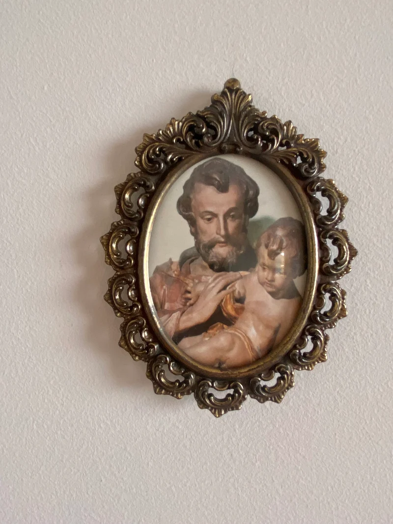 Médaillon en métal doré baroque