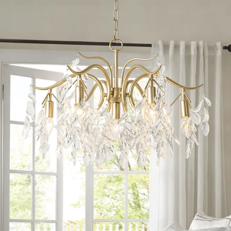 Lustre doré cristaux salon luxe