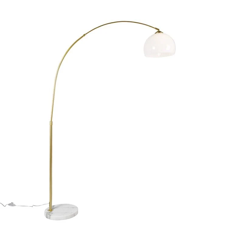 Lampadaire à arc moderne en laiton avec abat-jour transparent